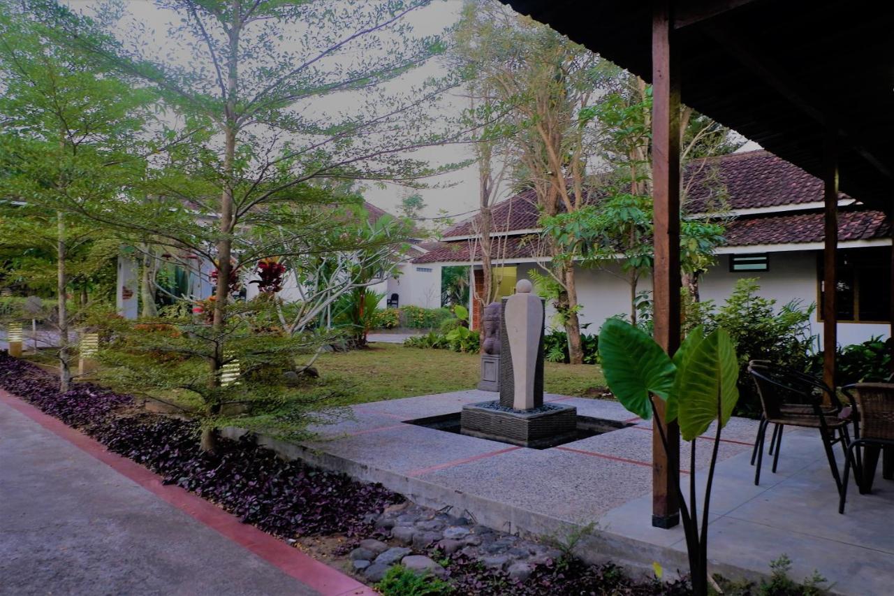 Hotel Minak Jinggo Banyuwangi (East Java) Exterior foto